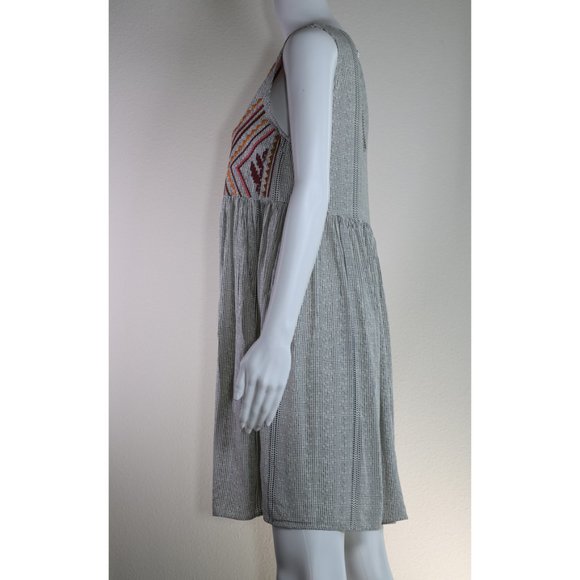 Grace & Lace: Aztec Embroidered Dress - Picture 9 of 12